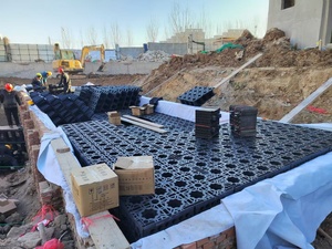 Module <span class=keywords><strong>de</strong></span> collecte des eaux pluviales <span class=keywords><strong>anti</strong></span>-UV, bac en plastique emboîtable pour l'aménagement paysager et la réutilisation <span class=keywords><strong>de</strong></span> l'<span class=keywords><strong>eau</strong></span> <span class=keywords><strong>de</strong></span> <span class=keywords><strong>pluie</strong></span> - Product Image 3