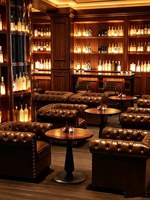 Ensemble de bar en bois de style européen avec dossier réglable et design imperméable pour café, club privé, salle à whisky