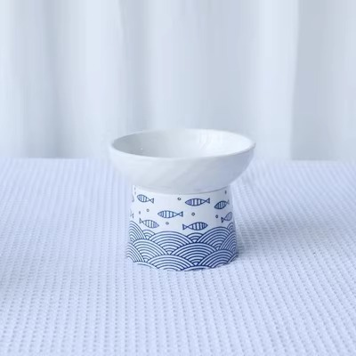 Boca plana estilo pez pequeño.