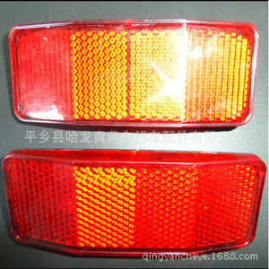 Feux arrière de vélo à fixation sur porte-bagages, surface réfléchissante rouge, accessoires de cyclisme durables, fabriqués en Chine, certifiés - Product Image 1