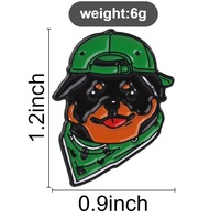 Épinglette en émail mignonne de chien Rottweiler avec casquette de baseball et bandana, accessoire pour veste et sac à dos