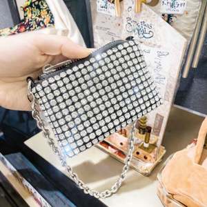 Pochette à bouton en PVC personnalisée avec paillettes pour bijoux et rouges à lèvres, sac à chaînes, trousse de maquillage portable résistante à l'eau pour l'organisation des cosmétiques - Product Image 3