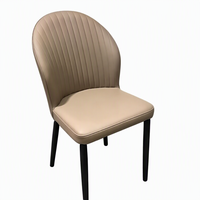 Chaise de salle à manger moderne de luxe italienne avec pieds en métal, mobilier durable pour appartement