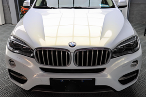 Vinilo para Rotulación de Vehículos, Rollo Blanco a Dorado, PET de Alto Brillo, 7.5/8.5mil, con Liberación de Aire, Autoadhesivo, para Cambio de Color Automotriz - Product Image 3