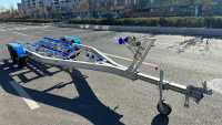 Remorque pour bateau en aluminium de 27 pieds pour bateaux de 25 à 27 pieds avec essieu tandem, plateformes en polyéthylène et frein hydraulique