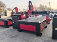 Machine de fraisage CNC pour le bois 1300x2500 3 axes Haute précision 220V/380V Broche 3kW Positionnement 0,01 mm Sculpture sur bois