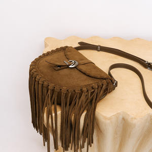 复古西部牛仔包少数民族波西米亚流苏斜挎包新款流苏饰扣装饰翻盖马鞍包 - Product Image 3