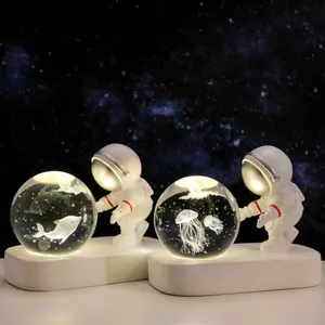 Ever Bright Spaceman Moon Crystal Ball Craft Objetos decorativos de luz nocturna