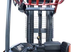 High Efficiency 2 Ton <strong>Reach</strong> Truck CQD20X1-GB2RHDLI Stand <strong>Operation</strong>