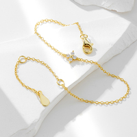 Mlluki Joyería al por Mayor, Pulsera de Plata de Ley 925 Chapada en Oro de 14K con Pequeño Dije de Trébol de la Suerte con Circonita Cúbica