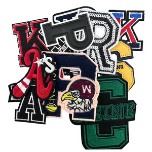 カスタム可能 3D刺繍 大学文字ワッペン キャンバス生地 縫い付けタイプ 帽子用刺繍ラベル - Product Image 1