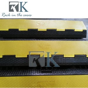 Rampe de protection de câbles en caoutchouc de qualité supérieure pour extérieur et intérieur, rampe de protection de câbles portable en caoutchouc pour utilisation sur route et sur scène - Product Image 6