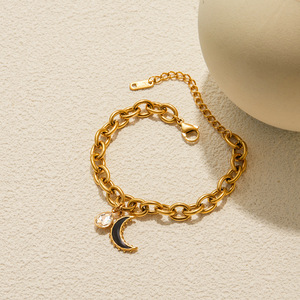 Bracelet en chaîne dorée avec pendentif lune pour femme, bijoux à porter au quotidien - Product Image 4