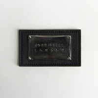 Patch en cuir jean noir personnalisé Sinicline avec logo d'étiquette en métal étiquettes de vêtement personnalisées étiquettes en cuir lavables pour vêtements