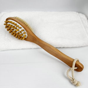 Brosse de bain en bois de hêtre naturel avec long manche ergonomique, poils de sanglier et sisal, exfoliant pour le corps, brosse de douche anti-cellulite - Product Image 4
