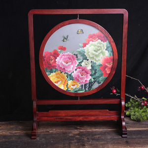 Pantalla Decorativa Redonda de Peonías con Marco de Madera de Palisandro Bordado a Doble Cara Estilo Suzhou, Adorno Artesanal Tradicional Chino de Flores y Pájaros - Product Image 2