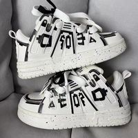 Petites baskets blanches décontractées