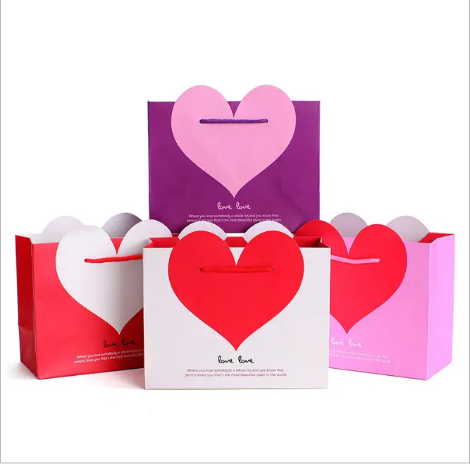 Valentine's Day Party Supplies Love Pattern Design Kraft Paper Gift Candy Bag with Handle Heart Pattern Lovely Paper Bags
