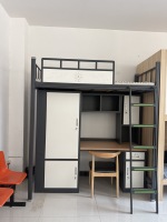 Combinaison lit-bureau avec cadre en métal épaissi, dotée d'une armoire, d'un meuble de rangement et d'une étagère