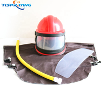 Sand Blast Industries utilise des casques rouges et bleus de protection de sécurité pour le sablage