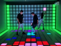 Grille de jeu de sol à LED d'intérieur interactive activée par projecteur-Jeux de surface de sol interactifs