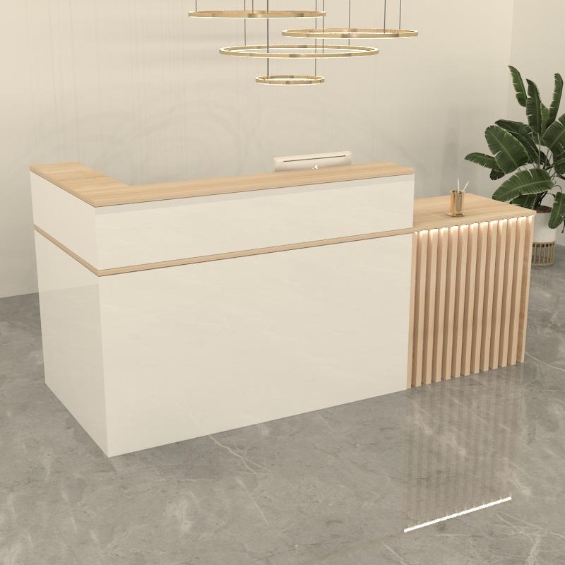 Blanco con giro a la derecha de madera