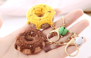 Lote de Llaveros de Ganchillo Personalizados al por Mayor, Llaveros de Lujo Tejidos con Forma de Fruta y Donut con Campana, Regalo Promocional para Eventos - Product Image 5