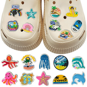 低価格で人気の女子学生クラブシューズチャーム、キュートなPVCデザイナークロッグチャーム、卸売業者、ソフトカスタムシューズチャーム - Product Image 5