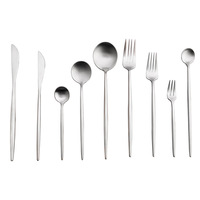 Dingyong OEM/ODM Coffret Cadeau Exquis Ensemble de Couverts en Acier Inoxydable Finition Mate Comprend Couteau à Gâteau de Lune Fourchette à Steak Cuillère à Café
