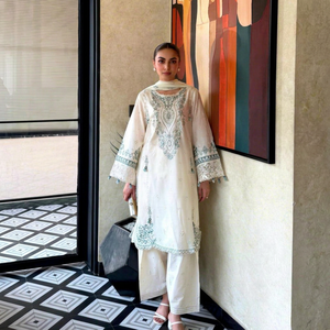 Conjunto de Salwar Kameez Blanco Bordado con Dupatta de Encaje y Pantalones Palazzo para Bodas, Fiestas y Uso Casual - Product Image 1