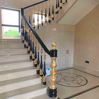 Poteau carré en aluminium antique balustrade de garde-corps d'escalier de conception moderne de luxe pour l'usage de villa