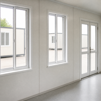 Maison conteneur personnalisée avec un aménagement flexible et un design de positionnement des portes et des fenêtres