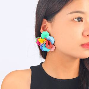 أقراط أكريليك عتيقة بزهور كبيرة أقراط ببتلات بطبقة ملونة للنساء هدايا مجوهرات حفلات موسيقية صيفية على شاطئ البحر - Product Image 1