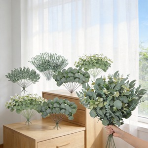 Feuilles d'eucalyptus artificielles en PVC pour décoration de mariage, décoration intérieure, arrangement floral, plantes décoratives. - Product Image 1