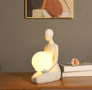 홈 캐릭터 여자 입상 북유럽 미니멀리스트 침실 장식 예술 공예 수지 추상 레이디 데스크 동상 빛 램프