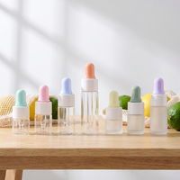 Botol Tetes Kaca Bening Bulat Kecil 15ml untuk Sampel Minyak Atsiri dengan Ujung Berlapis Emas dan Cincin Ujung Berwarna
