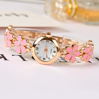 Montre-bracelet décontractée pour femme, écologique, en acier inoxydable à quartz, avec motif trèfle à quatre feuilles et fleur à cinq pétales