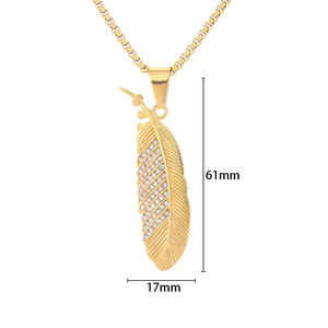 Hip Hop pluma de ganso 18K chapado en oro no deslustre Zirconia cúbica no deslustre impermeable colgante de joyería de acero inoxidable para hombre - Product Image 1