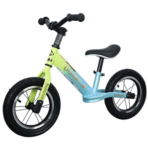 Vélo d'équilibre en métal pour enfants de 2 <span class=keywords><strong>à</strong></span> 4 ans ; Trottinette <span class=keywords><strong>à</strong></span> <span class=keywords><strong>trois</strong></span> <span class=keywords><strong>roues</strong></span> pour tout-petits, pour marcher et glisser ; Vélo sans pédales pour courir et rouler - Product Image 3