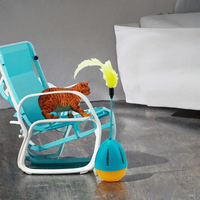 Jouet interactif pour chat en forme de plume écologique, distributeur de friandises auto-rotatif avec clochette pour l'entraînement et le divertissement (vente en gros)