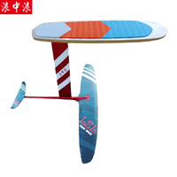 Planche de foil en fibre de verre et carbone pour le saut de départ depuis le quai