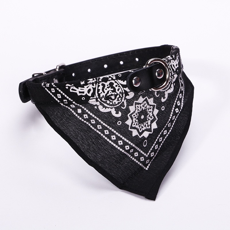 Black triangular bib