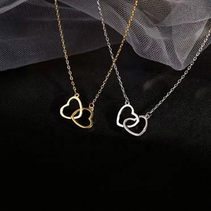 Collar con Colgante de Corazones Entrelazados, Delicado Collar con Cadena de Dos Corazones Huecos, Joyería Minimalista y Dulce para el Cuello - Product Image 3
