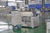 Machine industrielle automatique de traitement des pâtes et des macaronis en acier inoxydable avec moteur, capacité de 100 à 300 kg/h