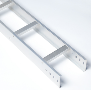 Bandeja portacables trapezoidal de aluminio de grado industrial, 100 mm de ancho, 100 mm de altura lateral, con recubrimiento en polvo, con orificios. - Product Image 2