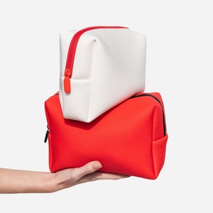 กระเป๋าเครื่องสำอางนีโอพรีนแบบพกพายืดหยุ่นยืดหยุ่นได้กระเป๋าเครื่องสำอางแบบกำหนดเองสำหรับเดินทาง - Product Image 1