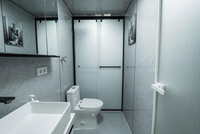 Maison conteneur modulaire préfabriquée de luxe avec 2 chambres et 1 salle de bain, extensible, type capsule, prête à l'emploi