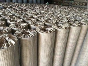 1/6 Düşük Fiyatlı 6 Gauge Kaynaklı Tel Örgü Çit 4x4 Yeşil PVC Kaplı Kare Delikli Demir Tel Örgü Yuefan Marka 30m Rulo - Product Image 5