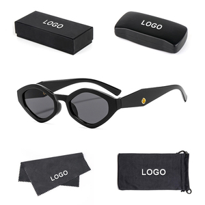 <span class=keywords><strong>Occhiali</strong></span> <span class=keywords><strong>da</strong></span> <span class=keywords><strong>Sole</strong></span> <span class=keywords><strong>di</strong></span> Design Unisex Eleganti 2025 con Protezione UV400 Poligonali alla Moda Personalizzati Vintage <span class=keywords><strong>da</strong></span> <span class=keywords><strong>Donna</strong></span> - Product Image 2