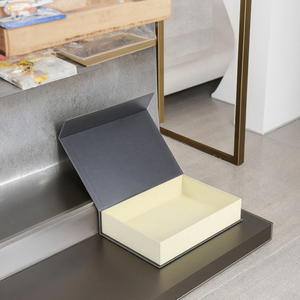 2020 sang trọng tùy chỉnh giấy Hộp Quà Tặng đóng cửa từ 4C bù đắp in ấn lá vàng dập phong cách bao bì cho may mặc vận chuyển - Product Image 1